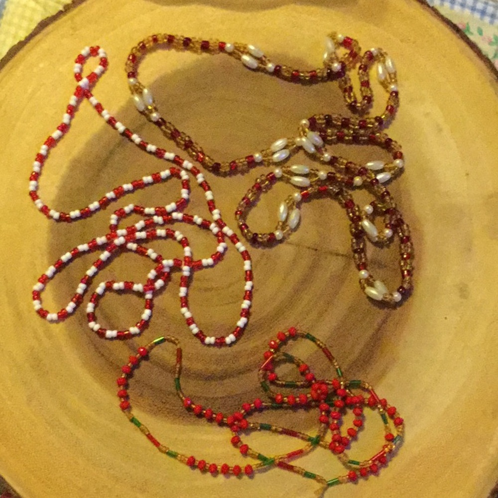 4 women neckace colors